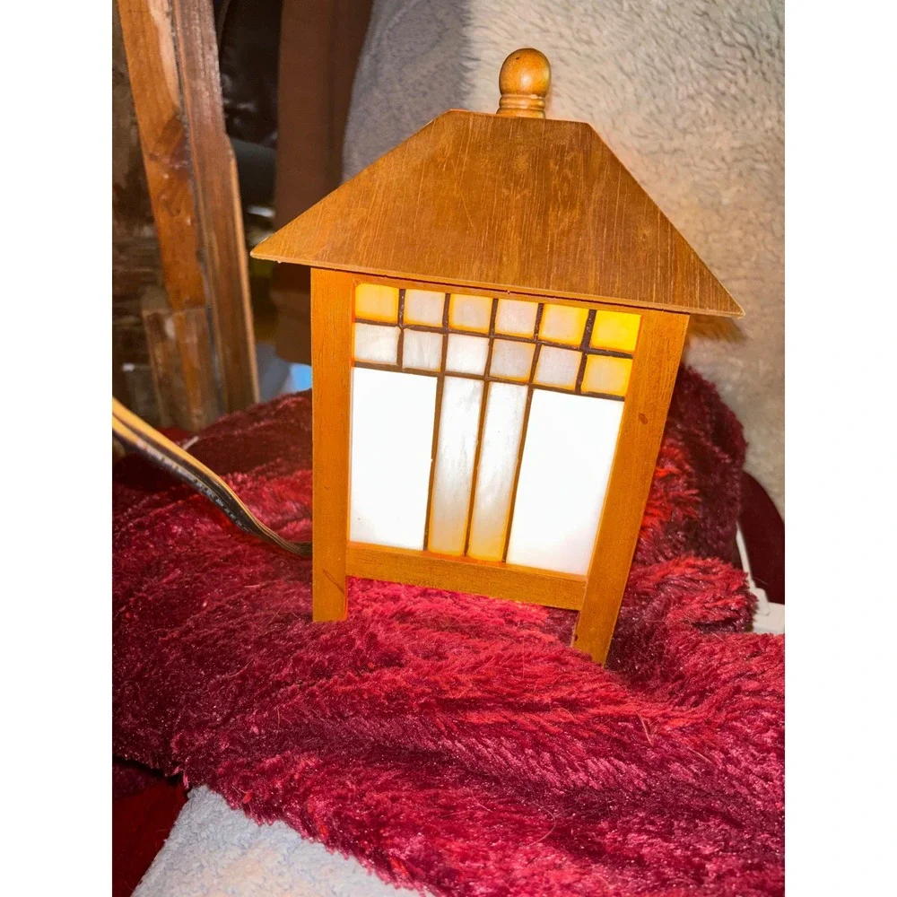 Mission Style Wood Stained Glass Pagoda Accent Lamp Arts & Crafts Lantern 10.5